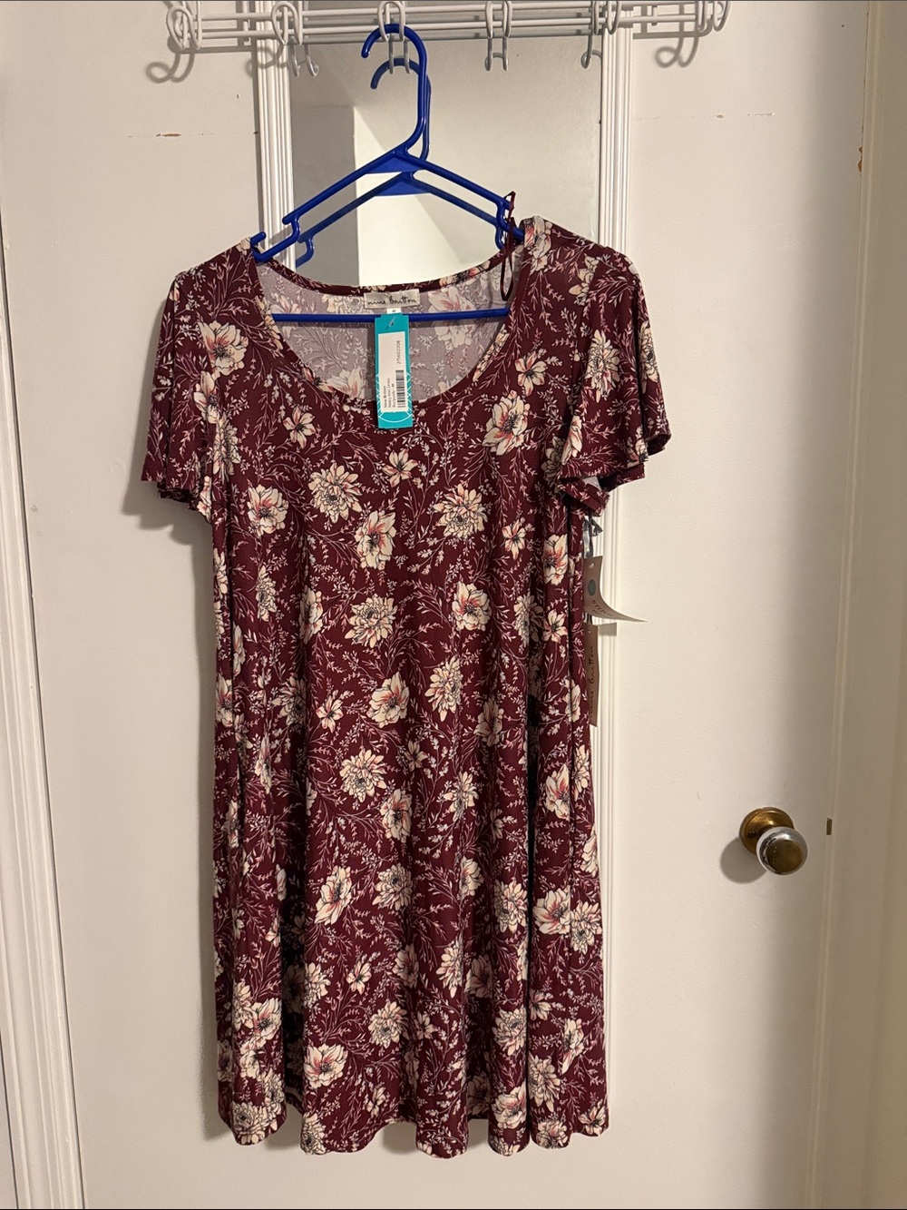 nine britton Maroon Floral Scoop Neck Dress